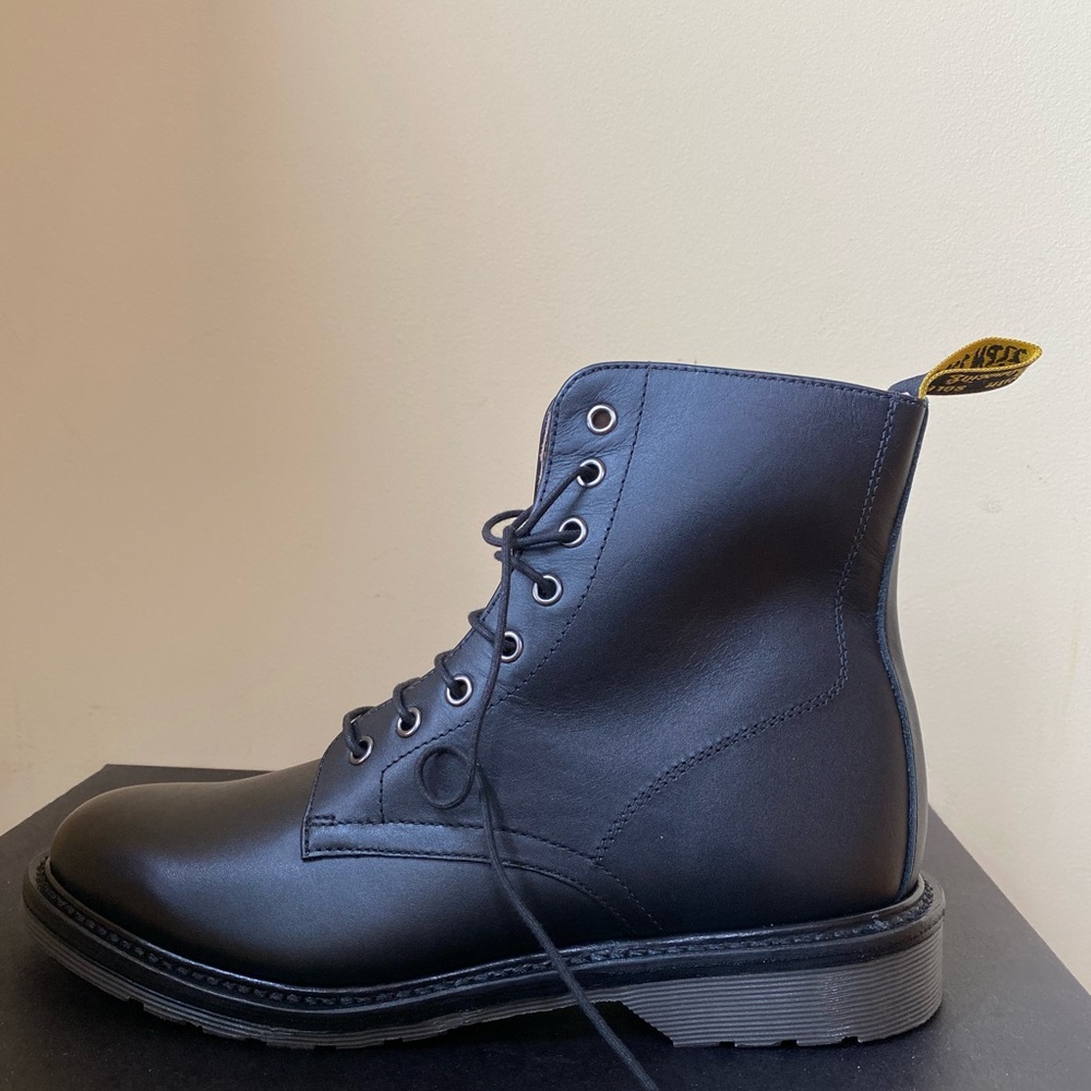 Dr. Martens Felicity in Black boots - Picture 2 of 8